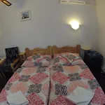 בית הארחה Olympos Panzio 3*